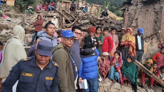 डोटीका भूकम्पपीडितलाई राहत वितरण 