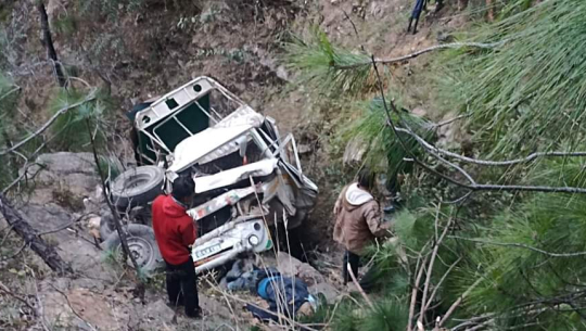 बैतडीमा प्रहरी सवार जिप दुर्घटना