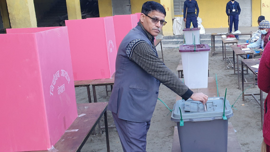 सुदूरपश्चिमका मुख्यमन्त्री भट्टद्वारा मतदान 