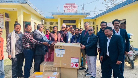 जोशीपुर प्राथमिक स्वास्थ्य केन्द्रलाई सिकलसेल जाँच गर्ने मेसिन हस्तान्तरण 