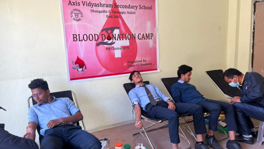 कैलालीको एक्सिस विद्याश्रमका विद्यार्थीद्वारा रक्तदान