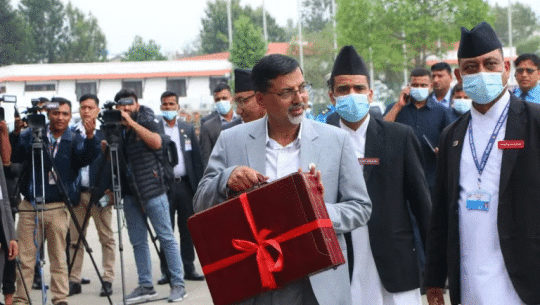 सुदूरपश्चिमका दीर्घरोगीले पाएनन् सहायता रकम, पालिका धाउँदै पीडित