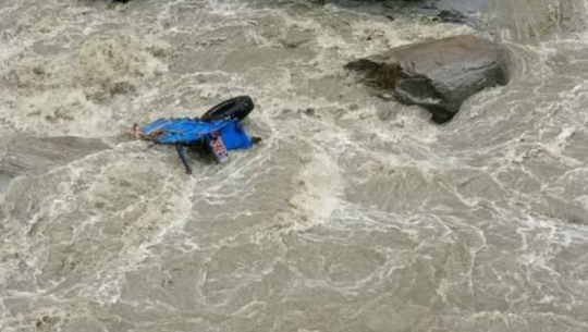 The driver of Kailali lost contact after the tractor overturned in Bajura