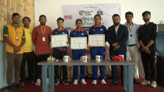 डीसीएले गर्‍यो तीन राष्ट्रिय क्रिकेटरलाई सम्मान