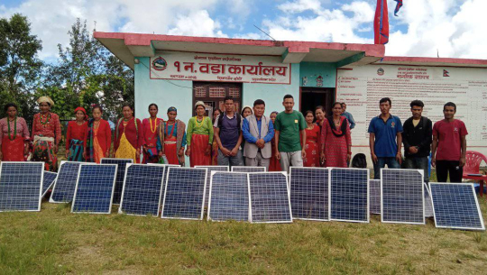 डोटीको सिमचौरका २३ परिवारलाई सोलार वितरण