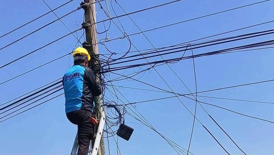 धनगढी उपमहानगरले बिजुलीको चिम परीक्षण गर्न नमूना काठमाडौं पठायो