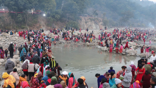 माघे संक्रान्तिको अवसरमा गोदावरी धाममा स्नान गर्ने भक्तजनको घुइँचो 