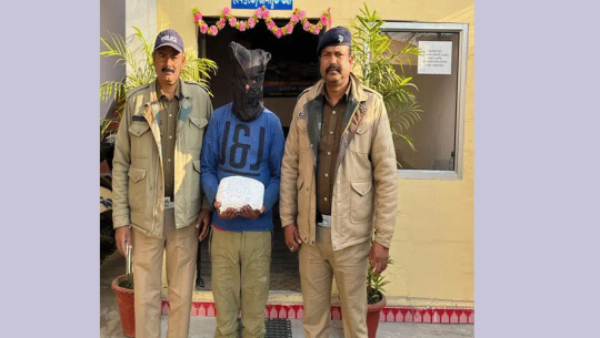 बनबसामा चरेशसहित एक नेपाली पक्राउ