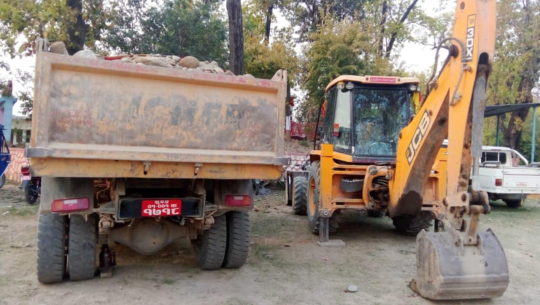 कैलालीको गोदावरीका नगर प्रमुखको संरक्षणमा नदीको अवैध दोहन