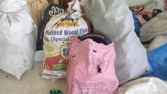 कञ्चनपुरबाट मोटरसाईकलसहित २ लाख बढीका सामान बरामद