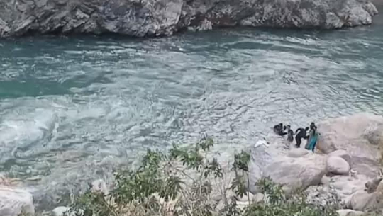 बझाङको सेती नदीबाट एक किशोरीको उद्धार
