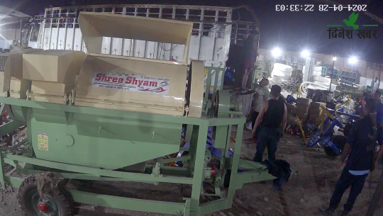 कैलाली प्रहरी बर्दीको आडमा व्यवसायीलाई दुःख दिँदै