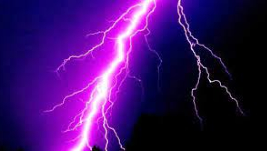 दार्चुलामा चट्याङ पर्दा दुई जना घाईते 