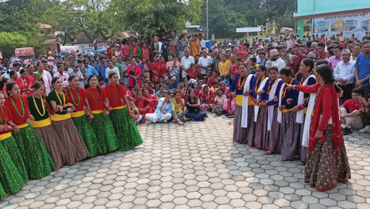 डेउडामा रमाउँदै सुदूरपश्चिमेली