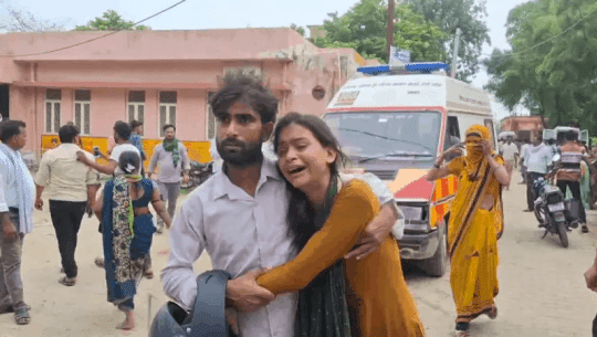 भारतको उत्तर प्रदेशमा भागदौड हुँदा १२२ भक्तजनको मृत्यु