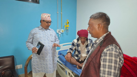 कृष्णपुर नगरपालिकाले मानसिक समस्या भएका दाजुभाइको निःशुल्क उपचार गर्दै