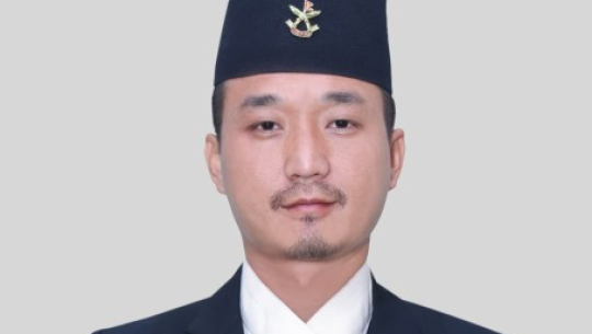 ३६ वर्षदेखि सुरक्षाकर्मी ‘हत्कडीमा’ राखिएको दाबी गर्दै गृहमन्त्री सुधन गुरुङको आक्रामक अभियान