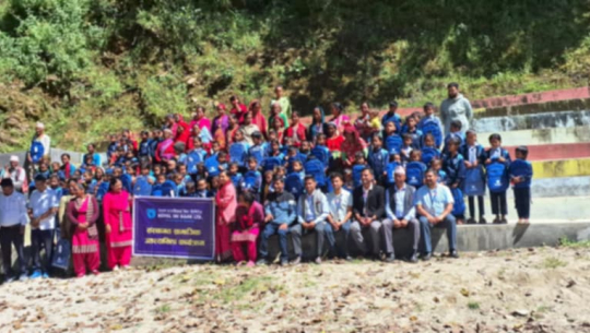 नेपाल एसबीआई बैंक गन्यापधुरा शाखाद्वारा विद्यार्थीलाई झोला वितरण 