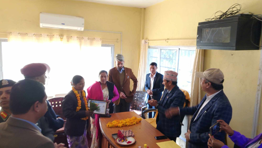कैलाली जिसस संयोजक टीकाकुमारीले पाइन प्रमाणपत्र