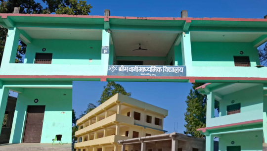 धनगढीको एक नमुना विद्यालयको व्यथाः जहाँ विद्यार्थी नै नियमित आउँदैनन्