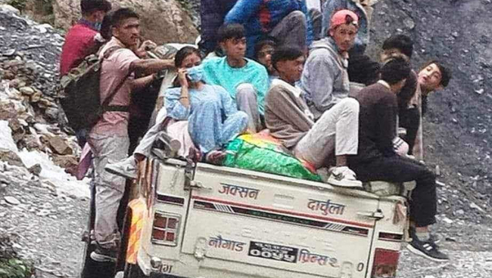 दार्चुलामा क्षमताभन्दा बढी यात्रु बोक्ने जिप चालकलाई कारबाही