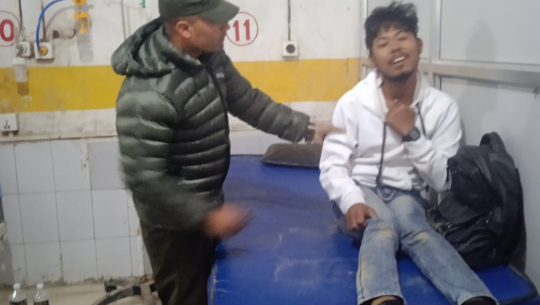 धनगढीमा लडेर बेहोस भएका विद्यार्थीको उद्धार