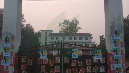 काठमाडौँमा प्रहरीले निर्मलाका पोष्टर हटाउँदा महेन्द्रनगर रंगियो