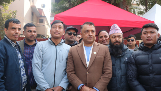 काँग्रेस महामन्त्री थापा श्रीमतीसहित सुदूरपश्चिमको धार्मिक भ्रमणमा