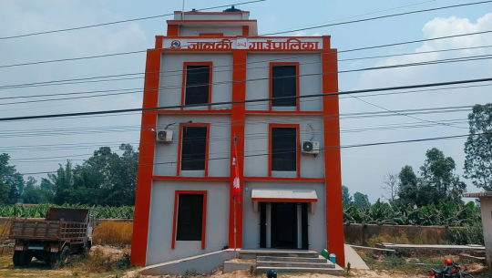 विद्यालयलाई अनुदानः शिक्षक विद्यार्थीलाई पुरस्कार