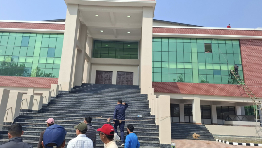 प्रधानमन्त्री ओलीले ‘धनगढी सभा गृह’को उद्घाटन गर्दै