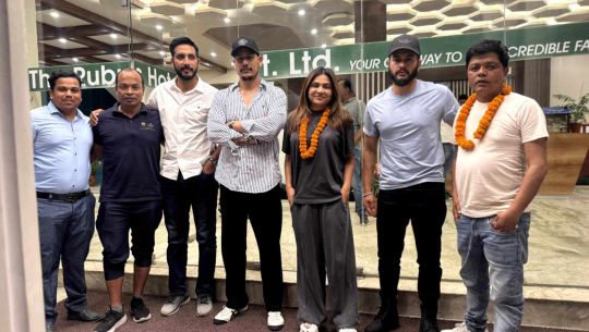 नायक प्रदिप खड्कासहित पिताम्बर फिल्मको जम्बो टोली धनगढीमा