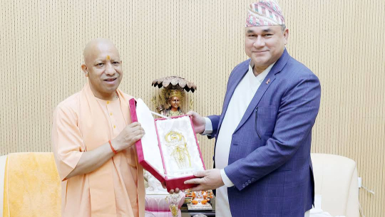 मुख्यमन्त्री शाह र भारतको उत्तर प्रदेशका मुख्यमन्त्री योगीबिच भेट