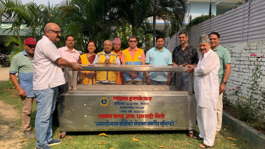 लायन्स क्लब अफ धनगढी सिटीद्वारा नगरपालिकालाई शव चिस्यान यन्त्र प्रदान 
