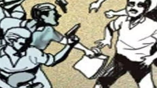 कञ्चनपुरमा हतियार देखाई बीच बाटोमै लुटपात