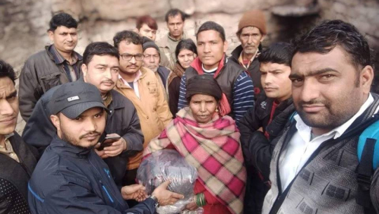 भारतमा आगलागीमा परेका तिन परिवारलाई आर्थिक सहयोग