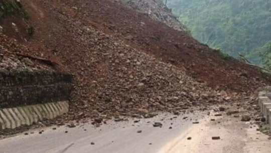 बैतडी–बझाङ जोड्ने जयपृथ्वी राजमार्ग अवरुद्ध