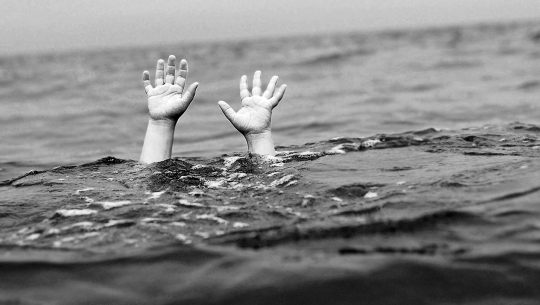 डोटीमा खोलाले बगाएर एक बालिका बेपत्ता