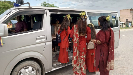धनगढीमा दशैँको टीका लगाउने ४०४ जनाले पाए नि:शुल्क यातायात सेवा