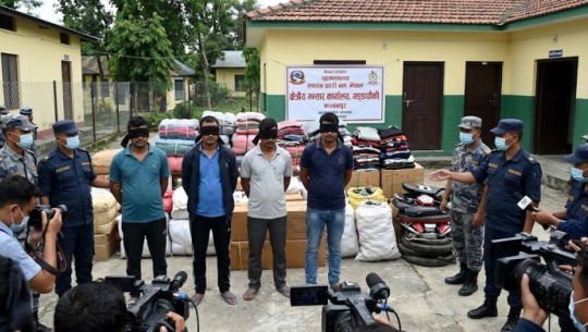 कञ्चनपुरबाट भन्सार छलीका सामानसहित ४ जना पक्राउ