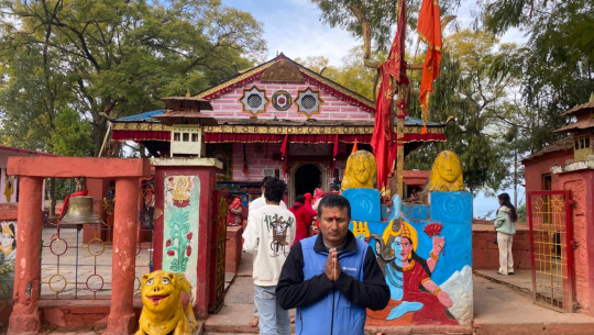 शैलेश्वरी मन्दिरमा कसम खाए रास्वपाका उम्मेदवार नरेन्द्र खड्काले