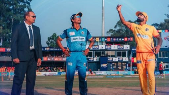 एनपिएलः सुदूरपश्चिम रोयल्सले कर्णाली याक्सविरुद्ध ब्याटिङ गर्दै