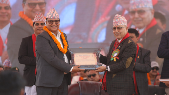 कैलालीका होटल व्यवसायी कलम बमलाई उद्योग वाणिज्य संघद्वारा सम्मान