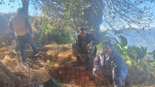 कैलालीको चुरेबाट १२८ क्यूफिट सालको चिरान काठ बरामद