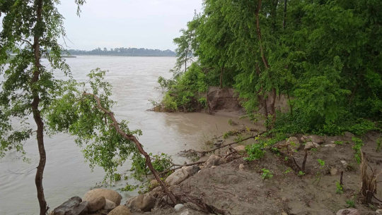 पूर्वी कैलालीका नागरिक कर्णालीको कटान र डुबानको त्रासमा