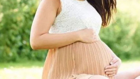 बैतडीमा “गर्भवती महिलाको घरमा झण्डा, हातमा अण्डा” कार्यक्रम