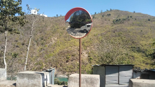 सुदूरपश्चिमका तीन पहाडी राजमार्गका मोडहरूमा ऐना जडान गरिँदै
