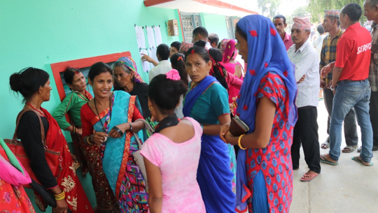 झण्डै डेढ महिनापछि धनगढीमा हावाहुरी पीडितलाई राहत वितरण शुरु