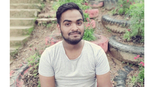 बैतडीमा कार्यरत २१ वर्षे स्वास्थ्यकर्मीको तितो अनुभवः 'डेरामा फर्किदा कोरोना आयो भन्थे'