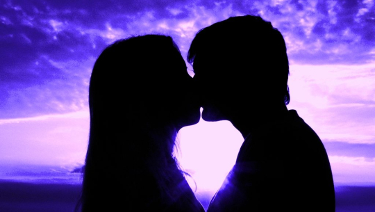 प्रेमिकासँग चुम्बन माग्दा जेल !