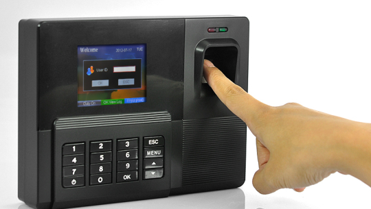 बाजुरा : शिक्षक नियमित गर्न विद्यालयमा ई–हाजिरी